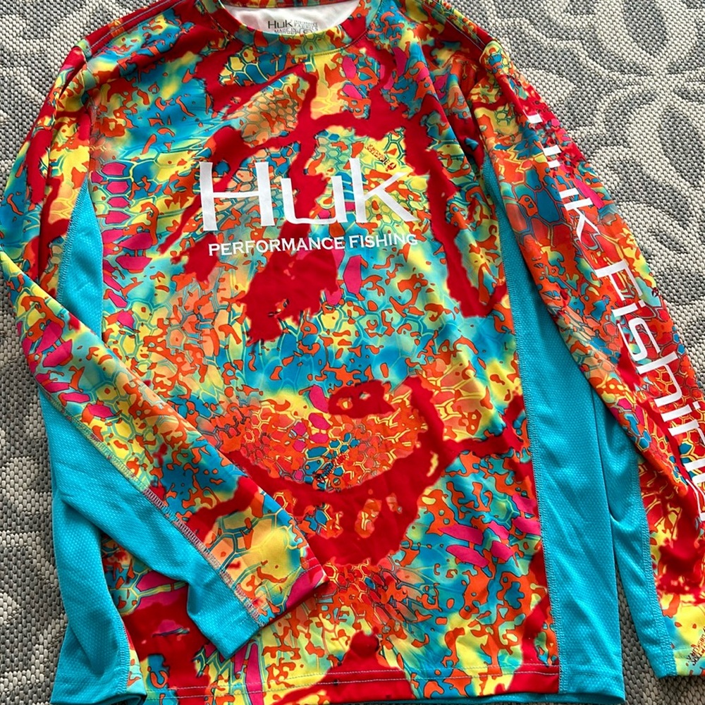 HUK fishing shirt men’s size small. Worn one time.